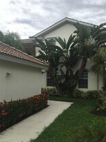 365 Stella Maris Dr N, Unit 4-1 in Naples, FL - Building Photo