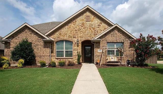 property at 1112 Colonial Dr