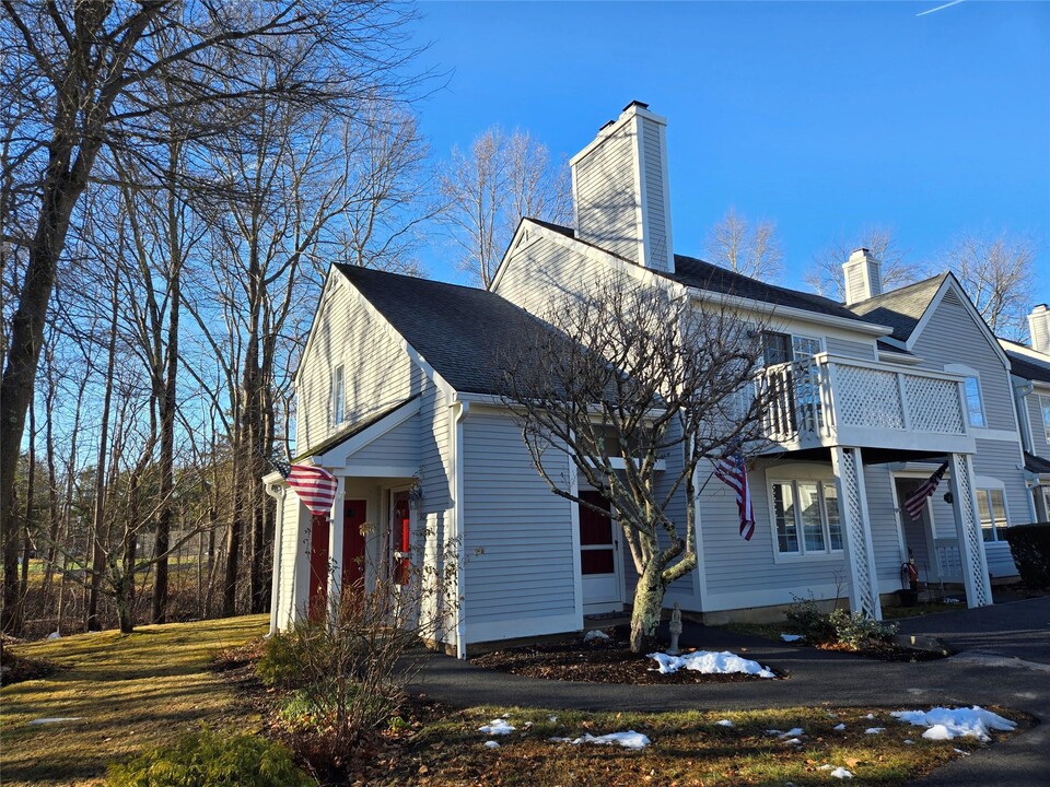 602 Chestnut Dr in Carmel, NY - Building Photo