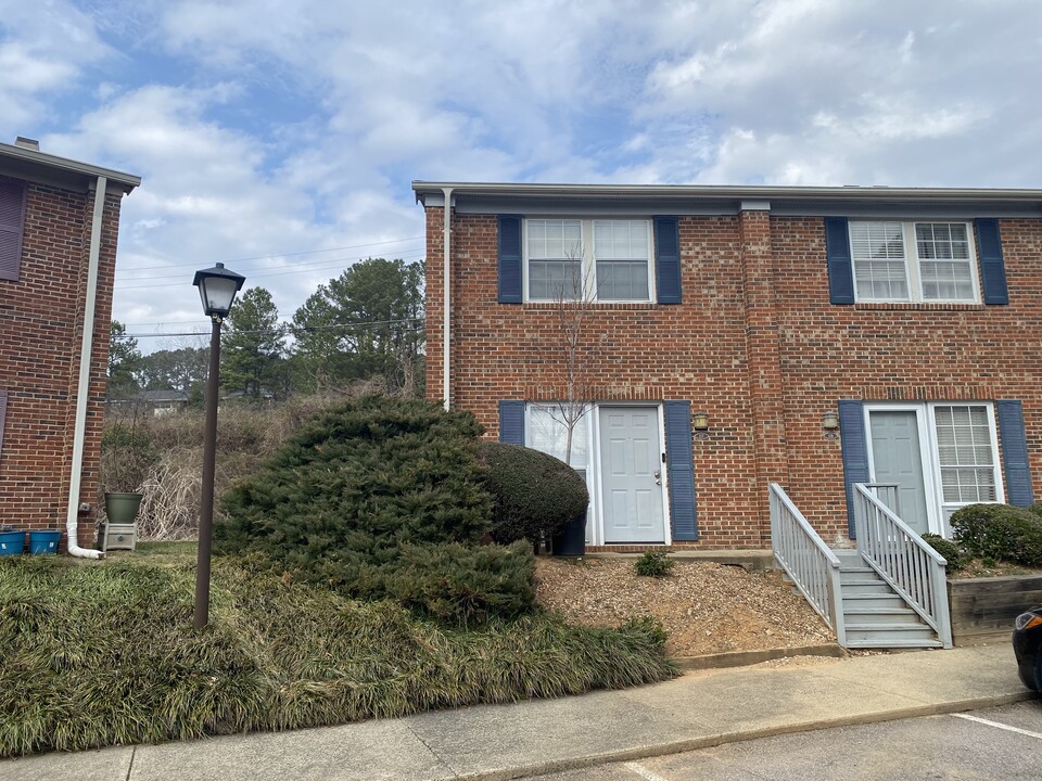 117 Chaucer Ct in Carrboro, NC - Foto de edificio