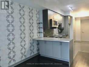 9201 Yonge St in Richmond Hill, ON - Building Photo - Building Photo