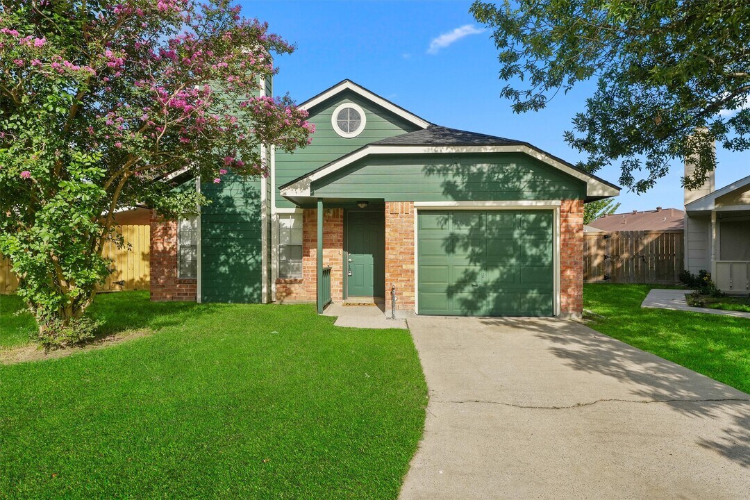 9323 Goodmeadow Dr in Houston, TX - Building Photo