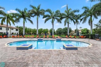 12390 E Village Cir in Davie, FL - Foto de edificio - Building Photo