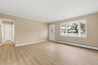 52 Markham Rd in Edison, NJ - Building Photo - Building Photo