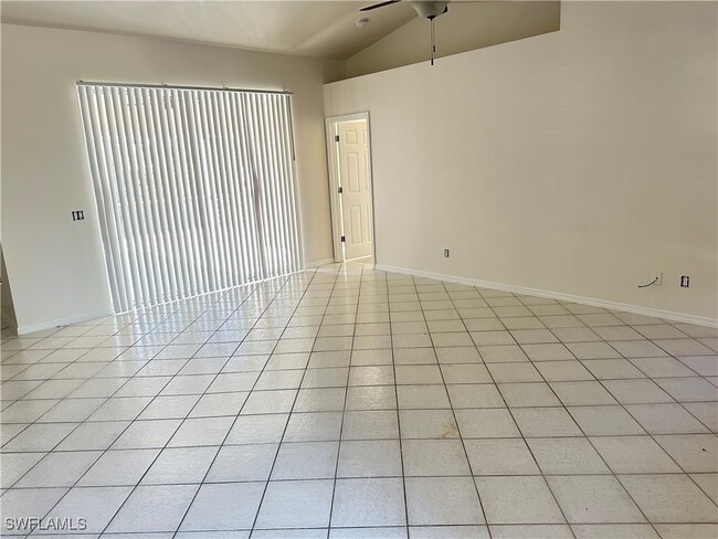 9072 Frank Rd in Ft. Myers, FL - Building Photo - Building Photo