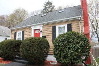 43 Pearson St, Unit #1 in Saugus, MA - Building Photo - Building Photo