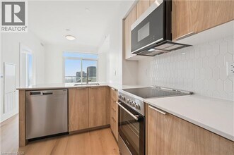 25 Wellington St S in Kitchener, ON - Building Photo - Building Photo