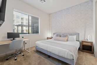 500 W Broadway Rd in Tempe, AZ - Building Photo - Building Photo