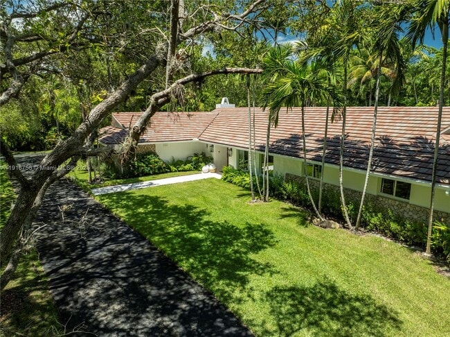 11905 SW 67th Ave in Pinecrest, FL - Building Photo - Building Photo