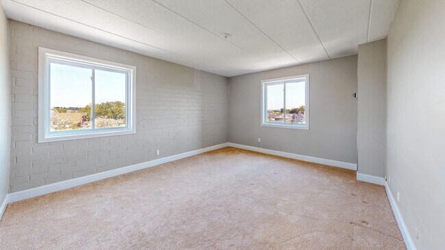 240 Quincy Shore Dr in Quincy, MA - Building Photo - Building Photo