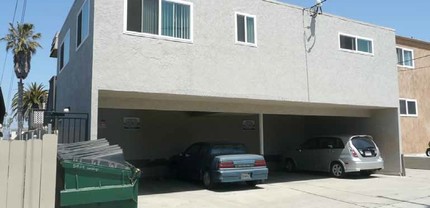 5069 Saratoga Ave in San Diego, CA - Building Photo - Building Photo