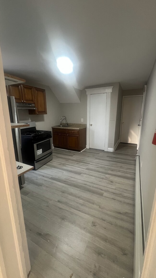322 S Clinton St, Unit 3 in East Orange, NJ - Building Photo - Building Photo