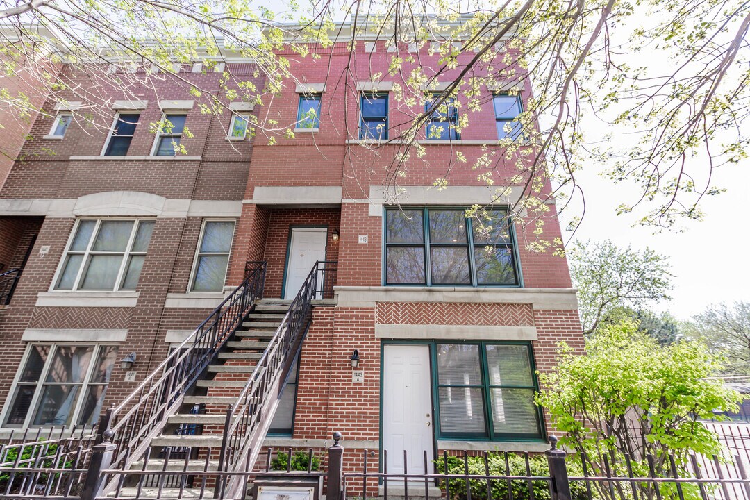 1443 W Fillmore St in Chicago, IL - Foto de edificio