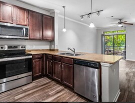 10851 W Montfair Blvd, Unit Unit #1108A - July 13 in The Woodlands, TX - Building Photo