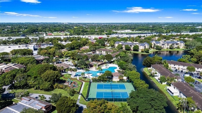 6904 SW 114th Pl in Miami, FL - Building Photo - Building Photo