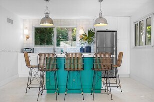 242 Bougainvillea St in Tavernier, FL - Building Photo