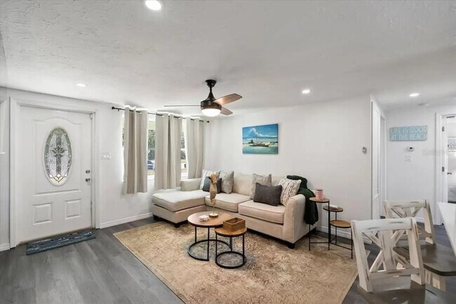 5332 Nutmeg Ave in Sarasota, FL - Building Photo - Building Photo