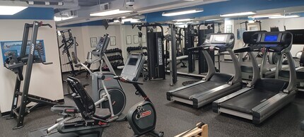 2311 Pimmit Dr in Falls Church, VA - Building Photo - Building Photo