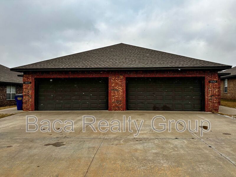 1842 Post Oak Rd in El Reno, OK - Building Photo