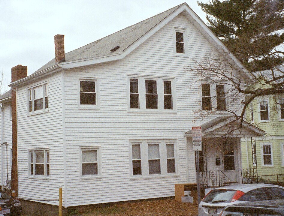 30 Whitfield Rd, Unit #2 in Somerville, MA - Foto de edificio