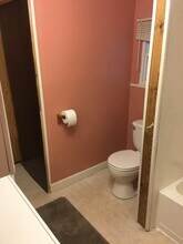 35500 Holloway Rd in Flushing, OH - Foto de edificio - Building Photo