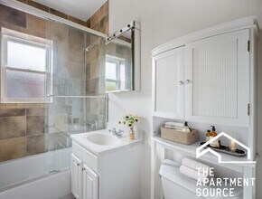 3246 N Clifton Ave, Unit W1 in Chicago, IL - Foto de edificio - Building Photo
