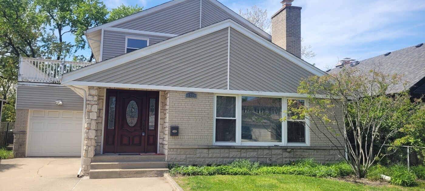 1215 W Talcott Rd in Park Ridge, IL - Building Photo
