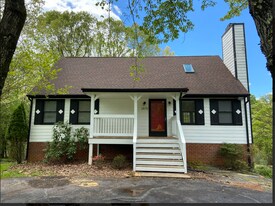 2870 Hawkins Mill Rd in Lynchburg, VA - Building Photo