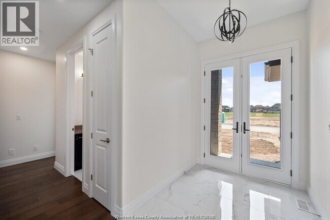 510 Veneto St in Lakeshore, ON - Building Photo - Building Photo