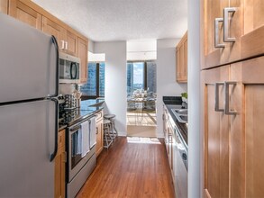 243 E Wacker Dr in Chicago, IL - Building Photo - Building Photo
