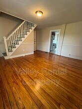 46 Old Amherst Rd in Sunderland, MA - Foto de edificio - Building Photo