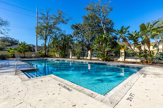 5612 Pinnacle Heights Cir in Tampa, FL - Foto de edificio - Building Photo