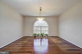 19900 Belle Chase Dr in Gaithersburg, MD - Building Photo - Building Photo