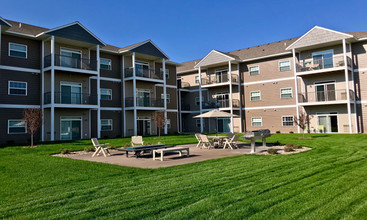 South Pointe Apartments in Owatonna, MN - Building Photo - Building Photo