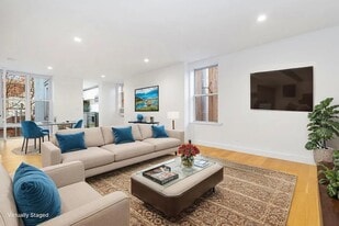 239 Bleecker St in New York, NY - Building Photo