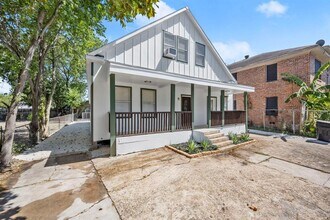 110 N York St in Houston, TX - Building Photo - Building Photo