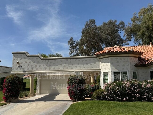 269 Vista Royale Cir W in Palm Desert, CA - Building Photo - Building Photo