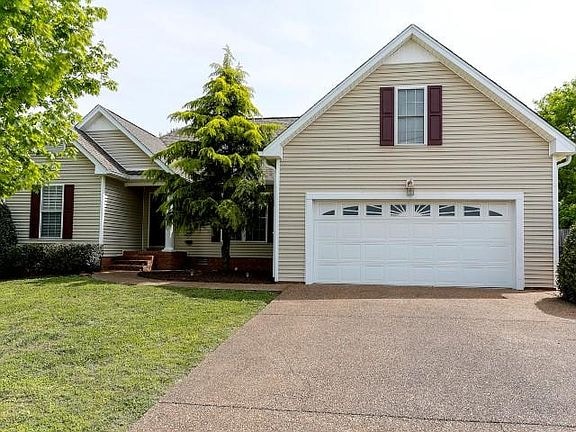 186 Putter Point Dr in Gallatin, TN - Building Photo