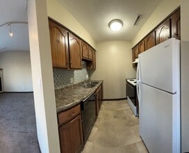 4010 Westover Rd SE in Cedar Rapids, IA - Building Photo - Building Photo