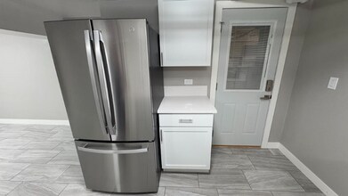 4207 N Linder Ave, Unit B in Chicago, IL - Building Photo - Building Photo