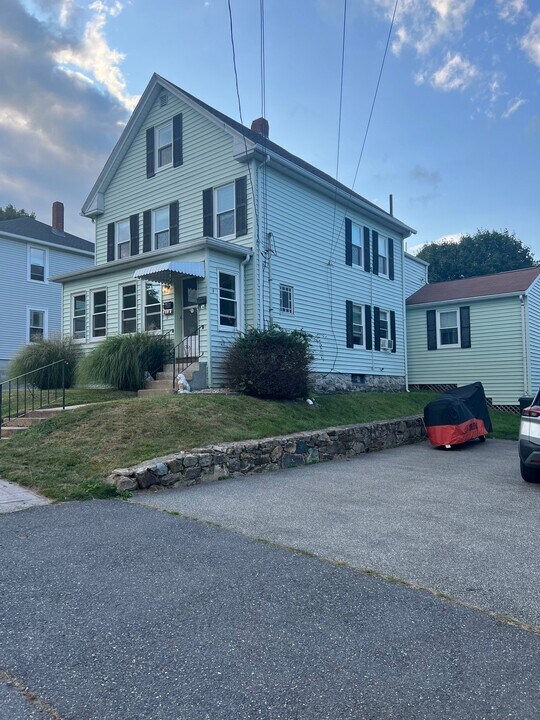 31 Tremont St, Unit 2 in Marlborough, MA - Building Photo