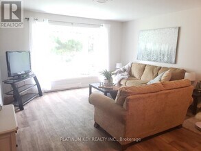 5409 Oak Ave in Lambton Shores, ON - Building Photo - Building Photo