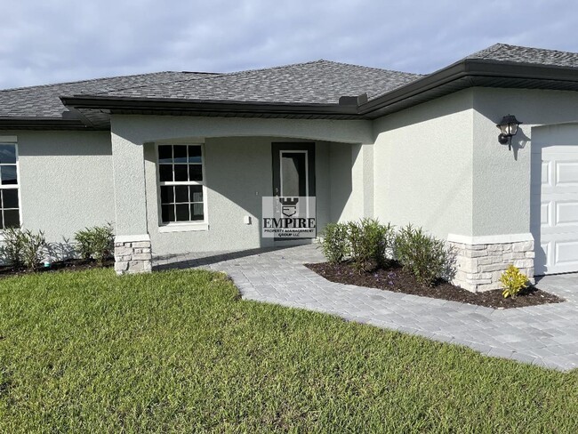 217 NW 15th St in Cape Coral, FL - Foto de edificio - Building Photo