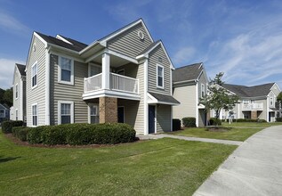 Hawthorne at the Pines in Aberdeen, NC - Foto de edificio - Building Photo