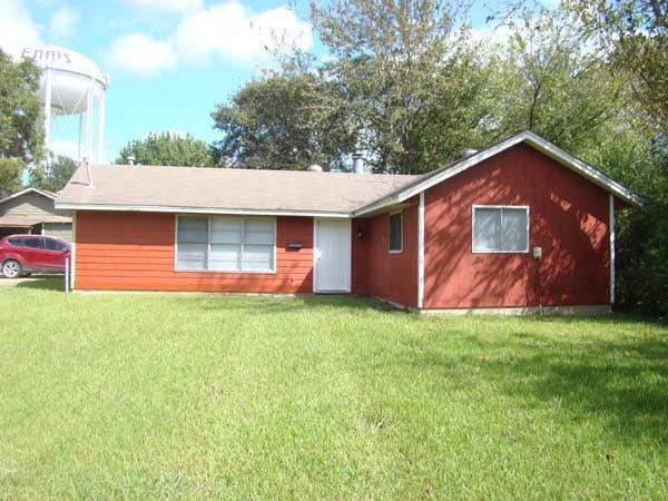1506 N Preston St in Ennis, TX - Building Photo