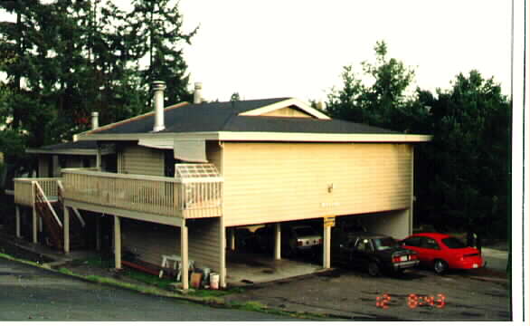 2233 NE 197th Pl in Seattle, WA - Building Photo