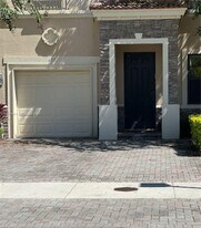 655 NE 193rd St in Miami, FL - Building Photo