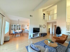 647 Blue Oak Ave in Thousand Oaks, CA - Building Photo - Building Photo