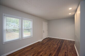 1235 Beechview Dr SE in Atlanta, GA - Building Photo - Building Photo