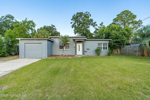 6167 Fordham Cir E in Jacksonville, FL - Building Photo